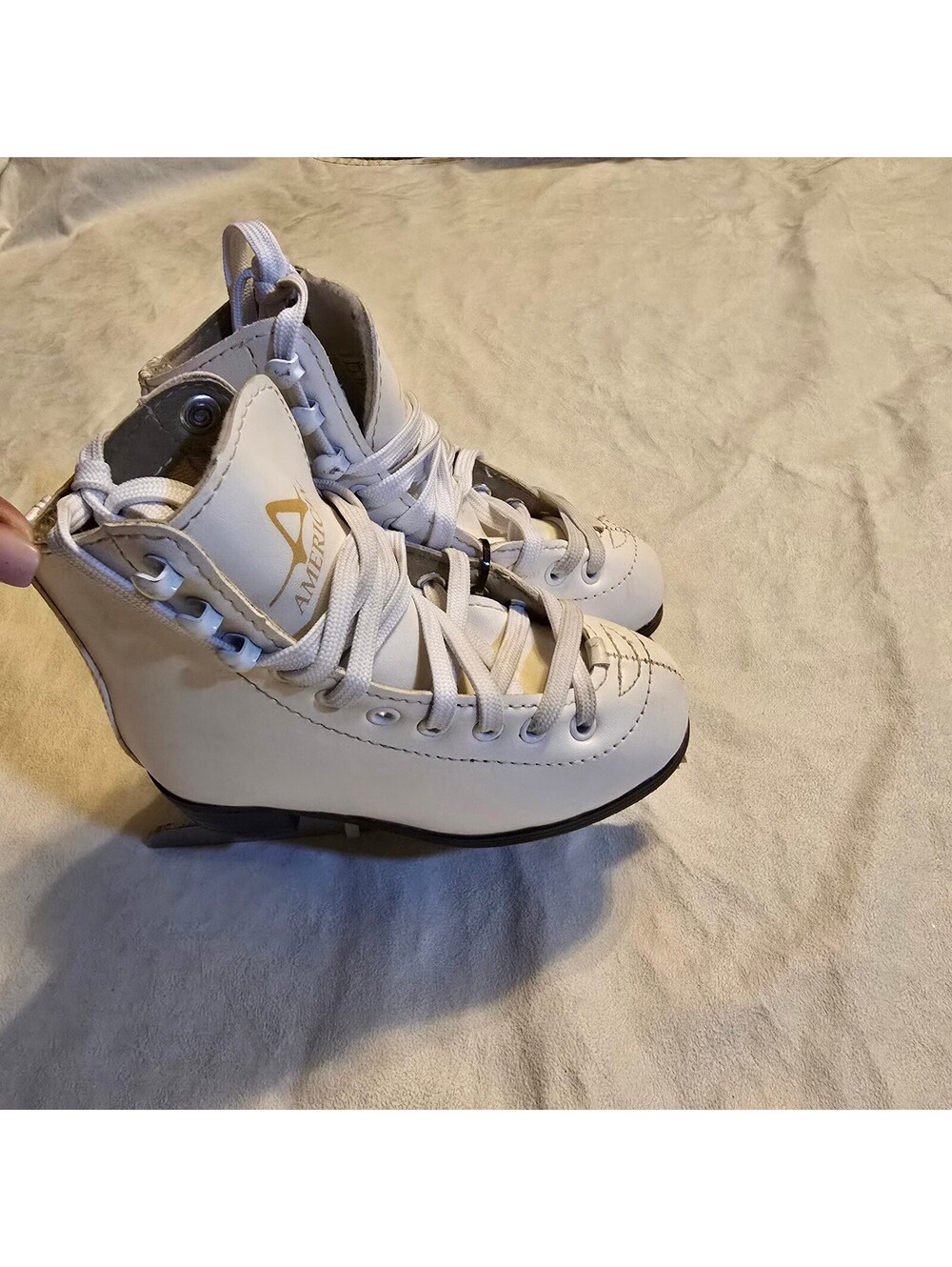 American White Figure Ice Skates with Stainless Steel Blades